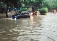 季风降雨打破了拉合尔44年的记录